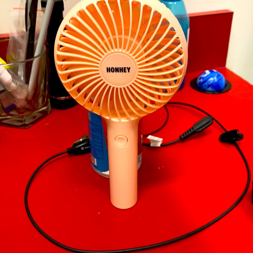 Portable handheld fan